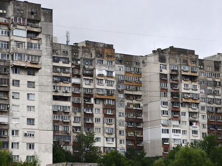 Жилищата в България - претъпкани, но за сметка на това скъпи