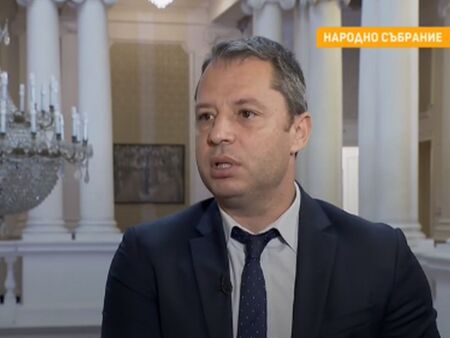 Делян Добрев: Обедняваме два пъти по-бързо заради управляващите