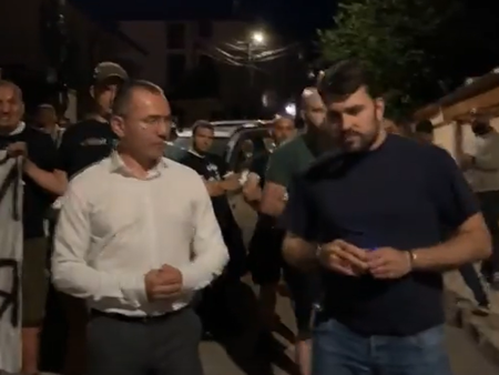 Напрежение в Банкя: ВМРО блокира къщата на Борисов заради Македония (ВИДЕО)