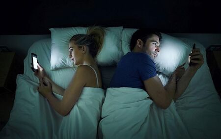 Какво се случва, ако използвате смартфона си преди сън