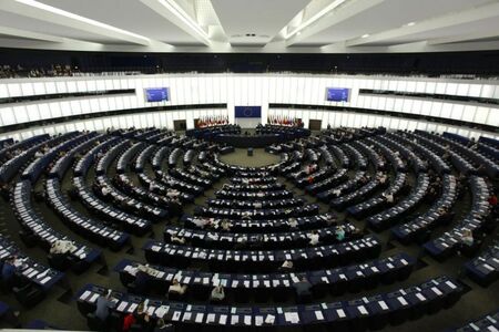 ЕП прие резолюция в подкрепа на статут на кандидати за членство на Украйна и Молдова