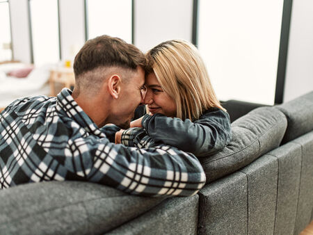 5 черти на връзката, които карат мъжете да искат да се обвържат задълго