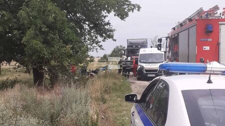Ужасяваща трагедия: Пътят на смъртта взе поредна жертва, украинец с тир прегази кола, загина шофьорът (СНИМКИ)