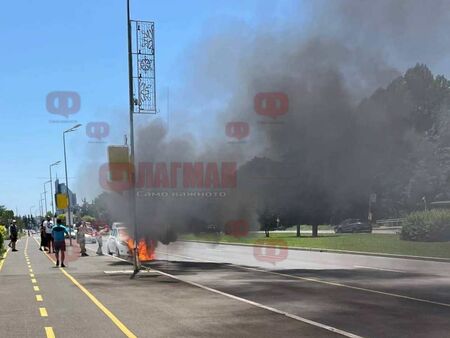 Форд се запали в движение на бул. "Стефан Стамболов" в района на "Арена Бургас"