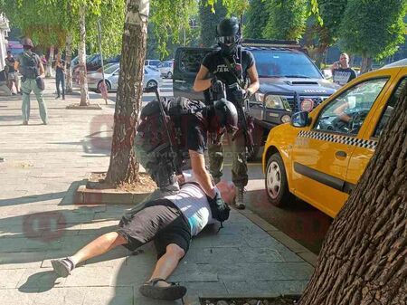 Извънредно! ОД на МВР в Бургас и ГДБОП в спецакция срещу свирепо ОПГ, има 10 арестувани