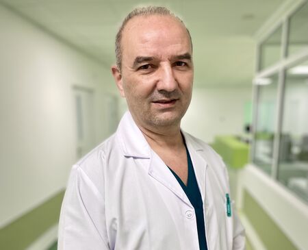 Доц. д-р Анатоли Карашмалъков: Единствените коремни хирурзи в Бургас и региона, сертифицирани за работа с робота ДаВинчи, са в болница „Сърце и Мозък“
