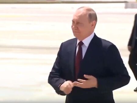 "Умиращият" Путин се разходи с бодра стъпка в Туркменистан (ВИДЕО)