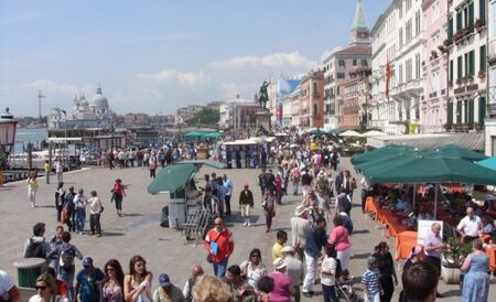 Венеция ще започне да отсява стиснатите туристи