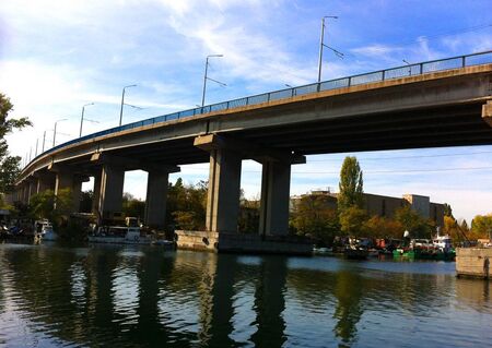 Полицаи спасиха живота на жена, опитала да скочи от Аспаруховия мост във Варна
