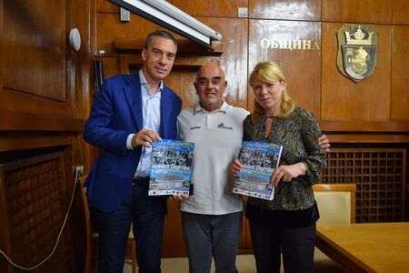 Спортно списание представя непознати факти от историята на плуването в Бургас