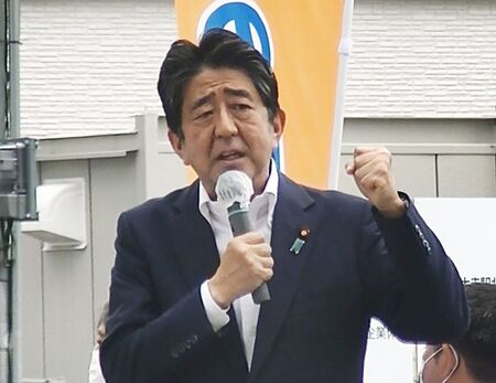От последните минути: Бившият японски премиер Шинцо Абе почина в болница от раните си след покушението