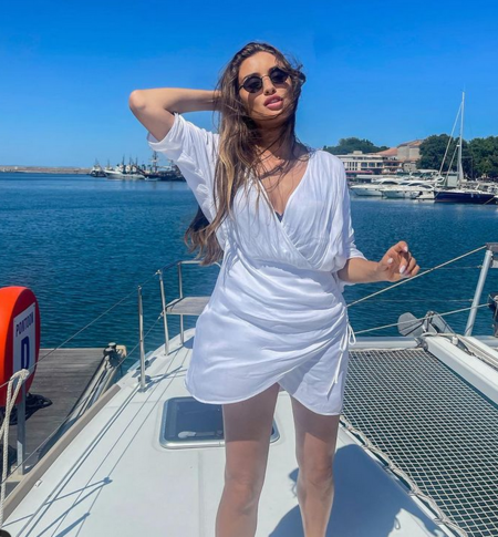 Саня Борисова на разходка с лодка