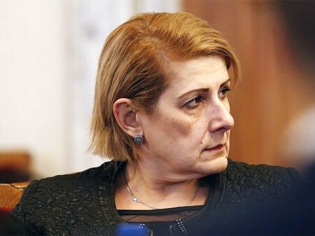 Елена Гунчева: Сервитьорки и таксиджии от Възраждане се канят да управляват България