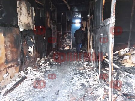 Пожар избухна в цех за паметници в Карнобат