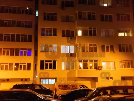 Кървава драма в Добрич: Самоубиец скочи от седмия етаж и размаза възрастен мъж пред блока