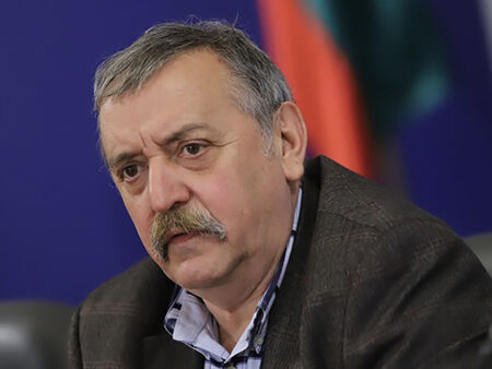 Според проф. Тодор Кантарджиев: България закъсняла с мерките срещу COVID