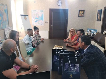 Млади спортни таланти се срещнаха с кмета на Бургас Димитър Николов
