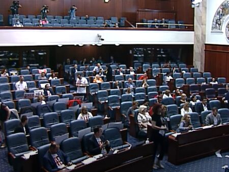 Извънредно: Македонският парламент одобри Френското предложение