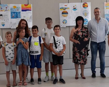 Талантливи деца от Община Несебър пресъздадоха красотата на Черно море в авторски творби (СНИМКИ)
