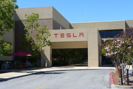 Tesla разпродаде 75% от притежанията си на биткойни