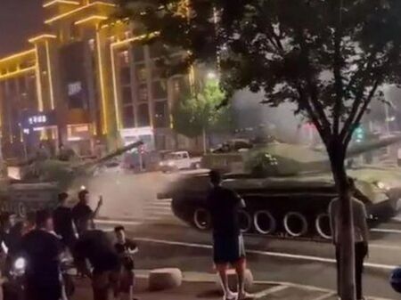 Китай извади танкове по улиците да пазят банките от гневни вложители