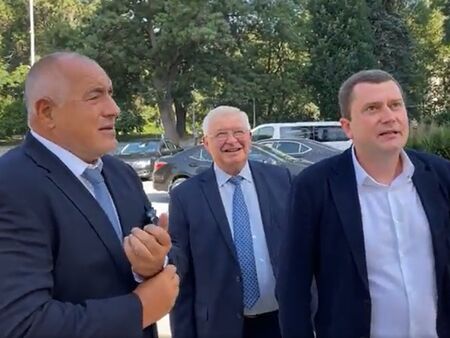 Кмет на БСП посрещна радушно в Перник лидера на ГЕРБ Бойко Борисов (НА ЖИВО)