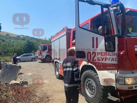 Линейка хвърчи към горящата вилна зона край Бургас