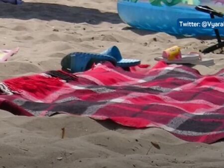 Атракция на плажа в Поморие: Родопско одеяло взриви Туитър