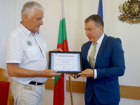 Кметът на Несебър бе награден с благодарствена грамота от Националния съвет на БЧК