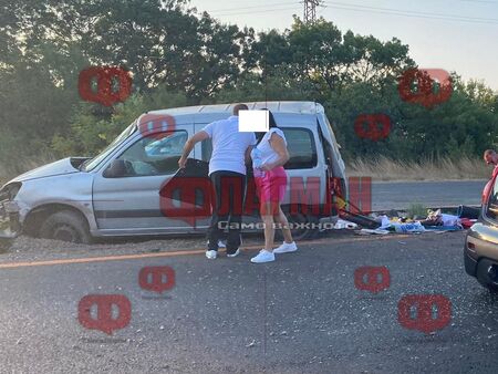 Извънредно! Баничарка катастрофира до аутлета на пътя Бургас-Сарафово, задръстването е огромно