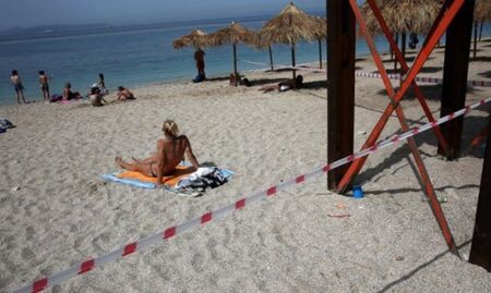 Гърция забрани посещението на 12 опасни плажа в област Атика
