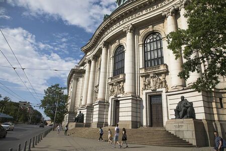 Ректори: Не можем да плащаме вдигнатите от Петков заплати на преподавателите