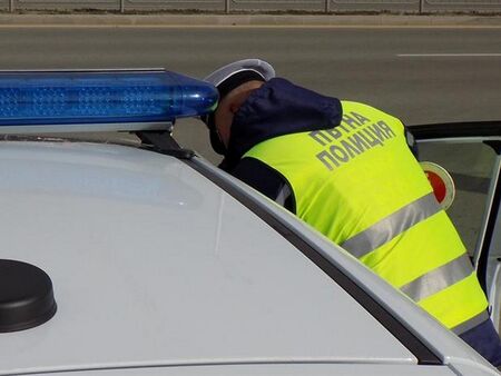 44 шофьори „на градус“ и 17 на дрога спипа полицията за денонощие