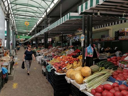 Какви са цените на  доматите и краставиците на бургаските пазари (СНИМКИ)