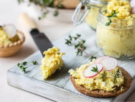 Бързо, но безумно вкусно ястие с тиквички, яйца и сирене