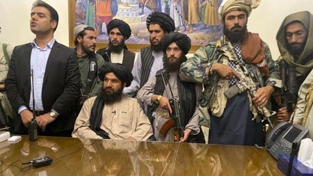 Една година от падането на Афганистан под властта на Талибаните