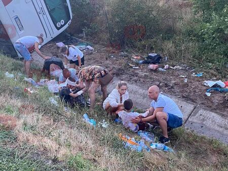 Транспортират до София две от пострадалите деца