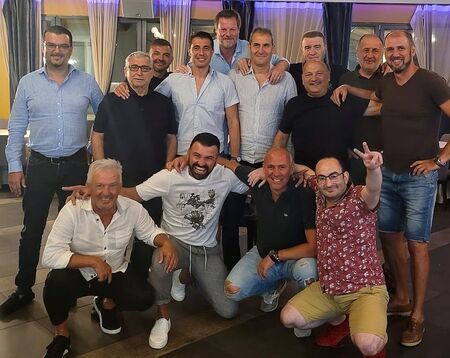 Легенди на бургаския футбол и Стефан Шварц отбелязаха юбилея на Нефтохимик