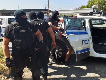 7 задържани при спецакцията в Бургас