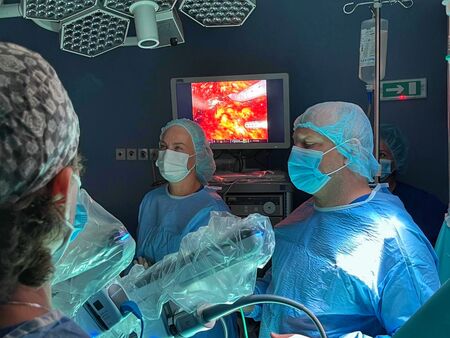 Стартираха първите робот-асистирани урологични операции в болница „Сърце и мозък“ Бургас