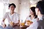 Япония иска младите хора да пият повече алкохол, за да стимулират икономиката