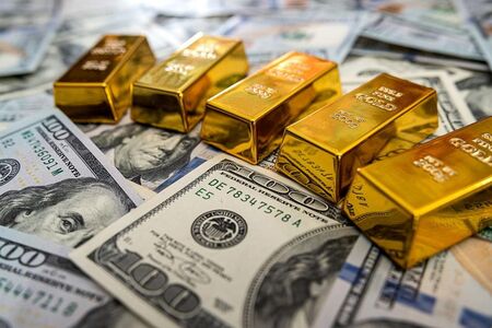 Силният долар изпрати златото в дълга губеща серия