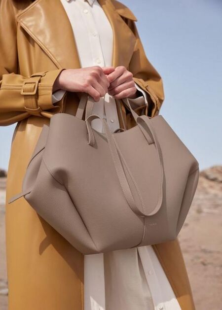 Огромните чанти се връщат на мода