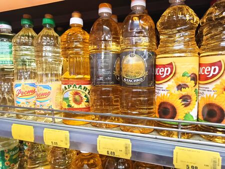 Бакалиите в Бургас спряха да продават олио, съсипани са от спекулацията на хипермаркетите