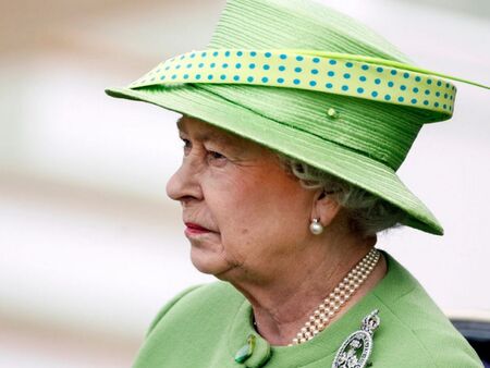 Внучката на кралица Елизабет II работи като касиерка в градински център