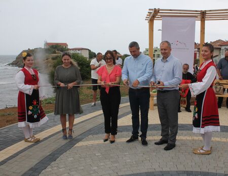 Кметът на Царево инж. Георги Лапчев откри новата вело и пешеходна алея в морския град