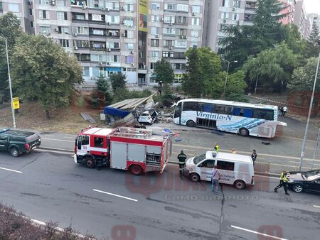 Полицаи направили три опита да спрат автобуса, преди да стане трагедията на „Трапезица“
