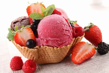 Какви са ползите и вредите от ежедневното хапване на сладолед