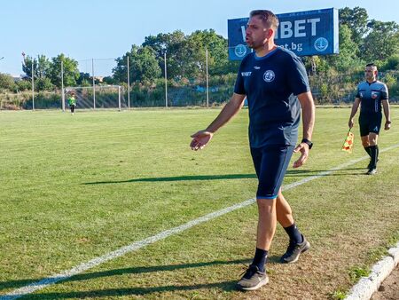 Пропадането започна след Митко Събев след това всички спонсори започнаха