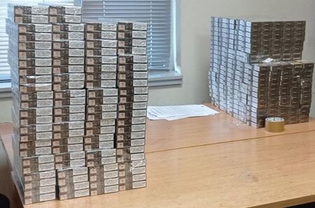 Иззеха над 1000 кутии контрабандни цигари на „Лесово“ (СНИМКИ)